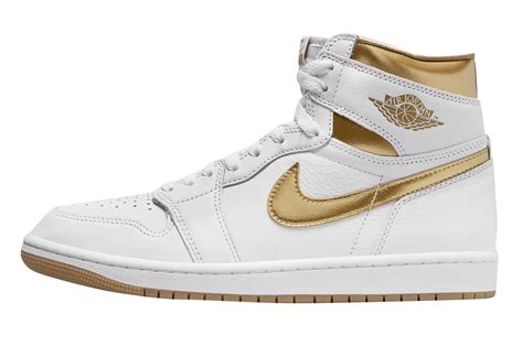 Wmns Air Jordan 1 Retro High OG 'Metallic Gold'